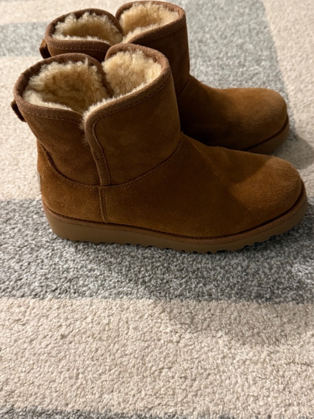 Kids Uggs Light Chestnut Colored